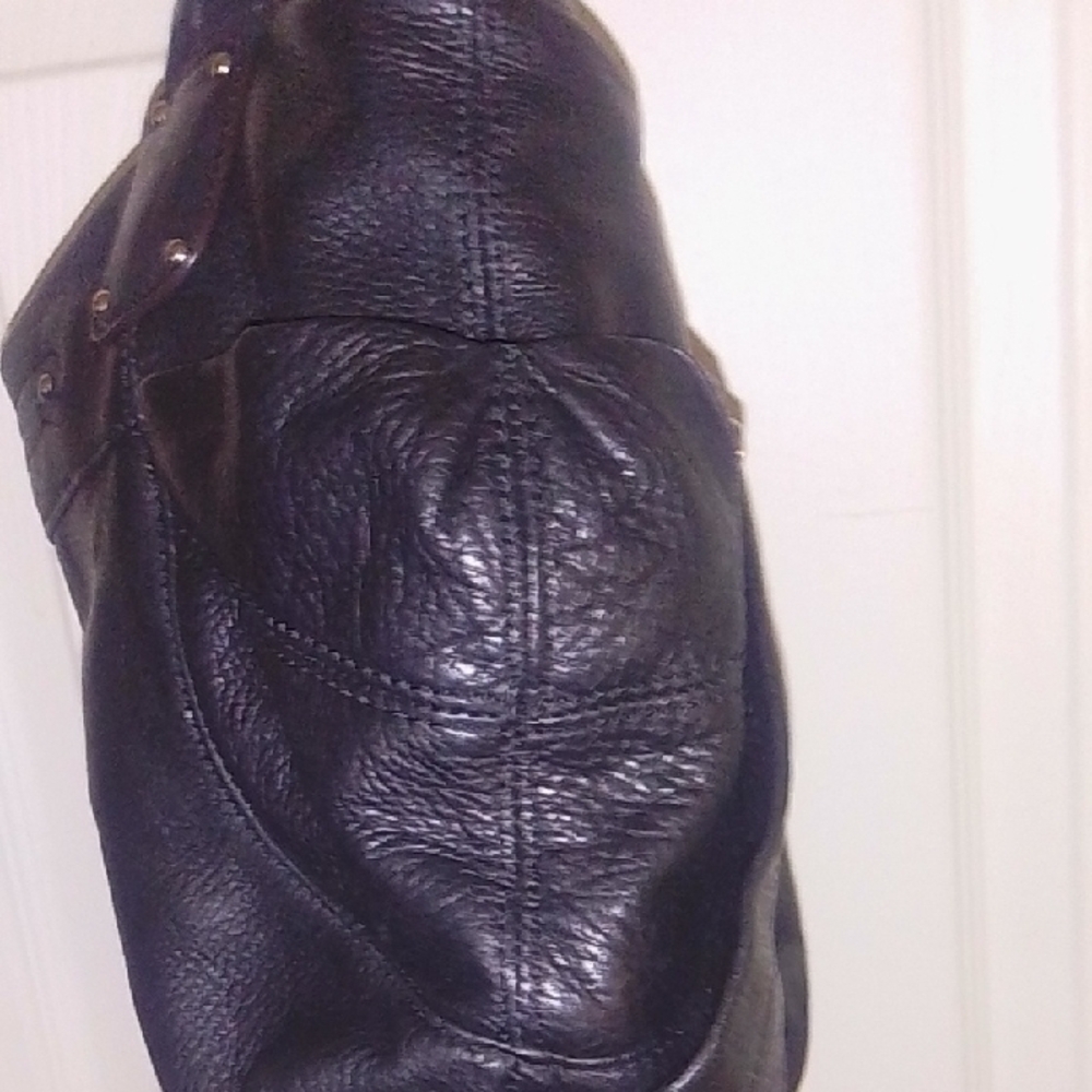 B. Makowsky Black Leather Shoulder Bag - Picture 4 of 10